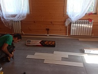 Монтаж кварцвиниловой плитки